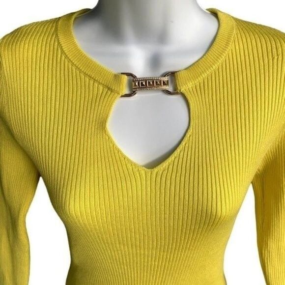 NWT Carmen Marc Valvo Neck Cutout Yellow Ribbed Pullover Size M - Picture 7 of 8